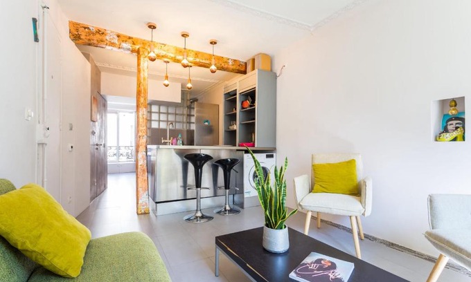 Porte-Saint-Martin Apartment | Charming studio for 2 near République