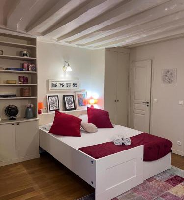 Saint-Thomas-d'Aquin Apartment | Charming Studio in Heart of Saint-Germain-des-Prés