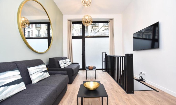 12th Arrondissement Apartment | CMG Michel Bizot / Trousseau
