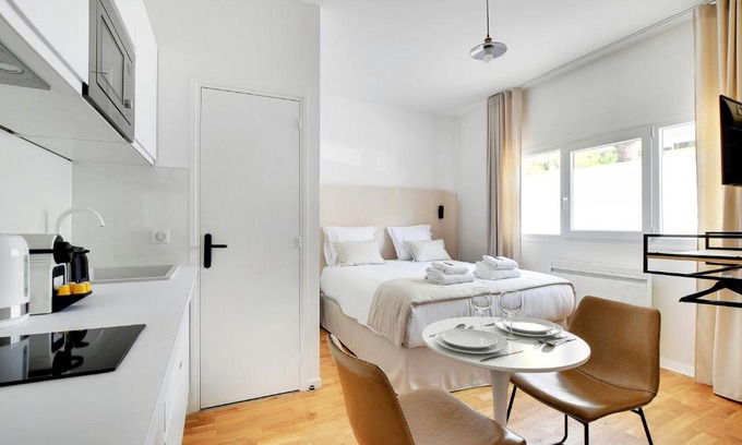 18th Arrondissement Apartment | CMG Poissonniers