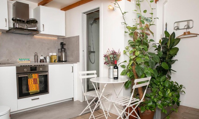 Hopital Saint-Louis Bed & Breakfast | Cosy Studio !