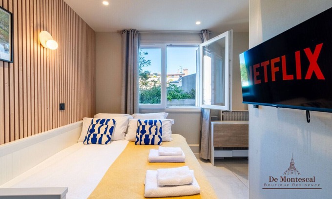 Notre-Dame-des-Champs Apartment | De Montescal - Cozy Central Studio A/C