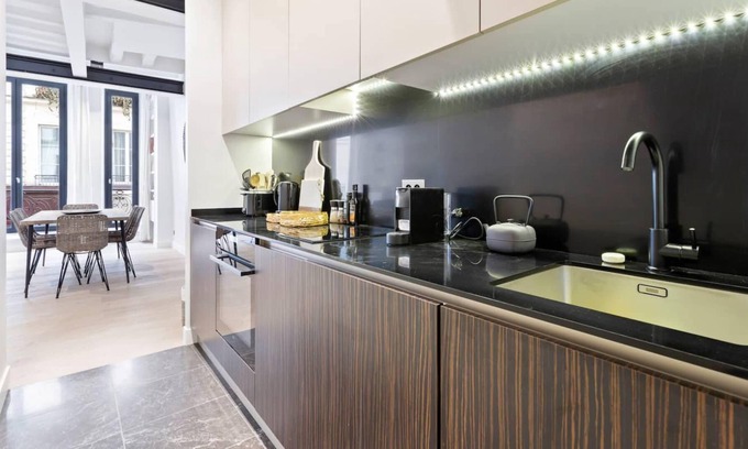 Gaillon Apartment | Elegant 2 Bedroom Apartment in Paris