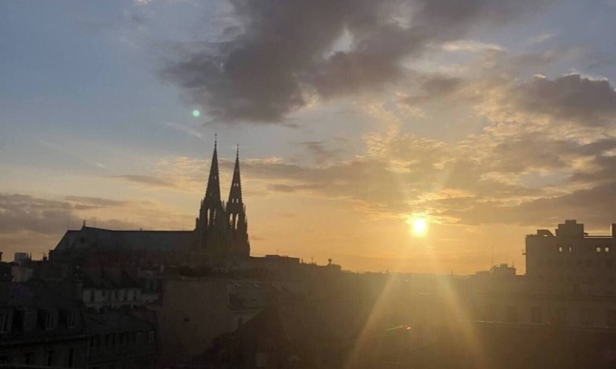 Saint-Thomas-d'Aquin Apartment | Exceptional Living in St Germain – Top-Floor Apartment with Vistas