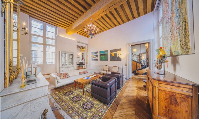 Saint-Thomas-d'Aquin Apartment | Historical apartment 3BR/3.5BA close to the river in the 7th