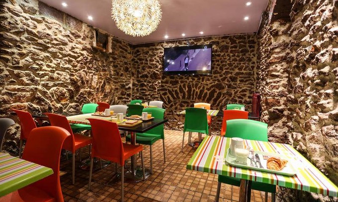 Clignancourt Hostel | Hostel ∙ 10 guests
