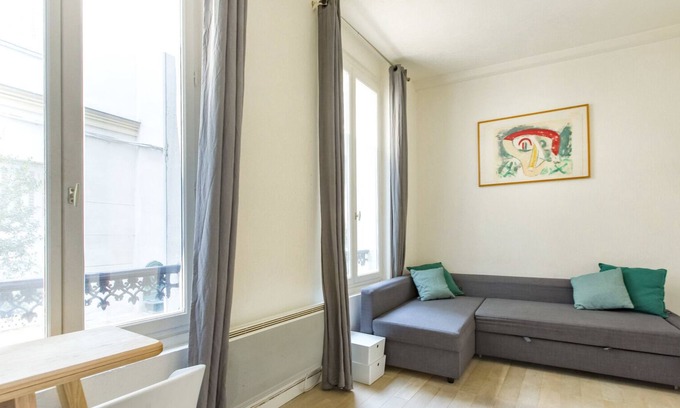 Notre-Dame-des-Champs Apartment | Jardin du Luxembourg Studio, by Veeve