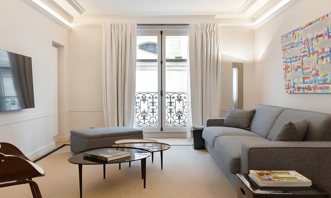 Saint-Thomas-d'Aquin Apartment | L’Appartement Bon Marché – A Saint-Germain Luxury Escape