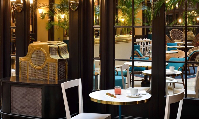 Quartier de la Porte-Saint-Denis Hotel | l'Echiquier Opéra Hotel Paris - MGallery Collection