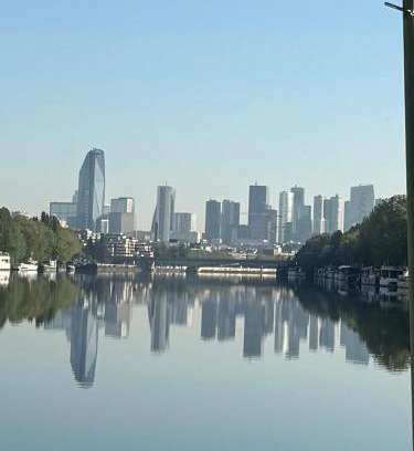 Saint-Cloud Boat Rental | La cabine du capitaine