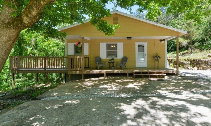 Branson House | Lemon Cottage- Branson's Bungalow