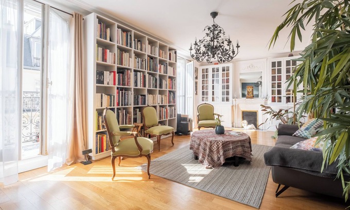 17th Arrondissement Apartment | Literary Radiance, by Veeve