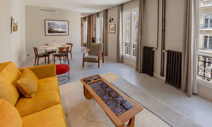 Gaillon Apartment | LUXURY APPARTMENT WITH AC – LOCATED BY THE CHIC HEART OF PARIS VENDOME OPERA