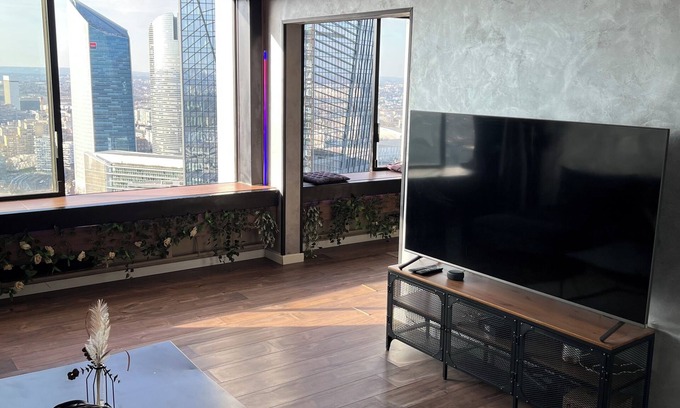 Puteaux Apartment | Netflix & Sky Jacuzzi