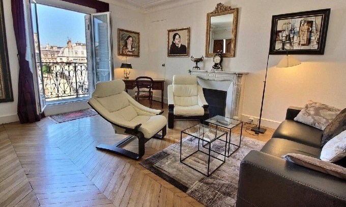 Notre Dame Apartment | Parisian Home |247| 1 chambre | Île de la Cité