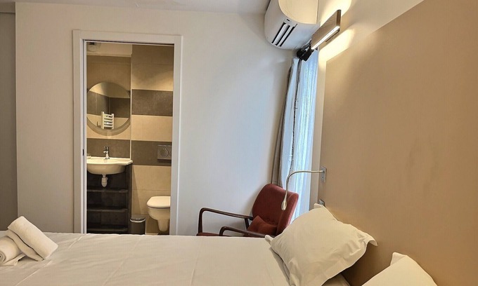 Quartier des Grandes-Carrieres Apartment | Parisian Home|931|2 chambresIMontmartre - Pigalle
