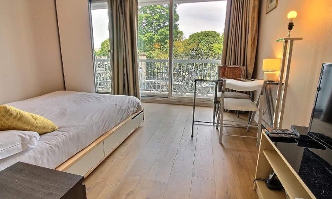 Notre-Dame-des-Champs Apartment | Parisian Home|S06174|Studio|Luxembourg