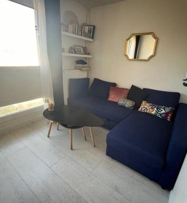 Quartier des Grandes-Carrieres Apartment | Parisian Peaceful Apartment with Stunning View in Montmartre area