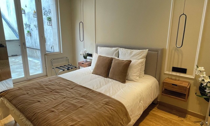 17th Arrondissement Apartment | Private room Paris 17