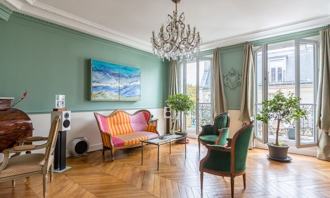 Quartier des Invalides Apartment | Rue de Bourgogne III by onefinestay