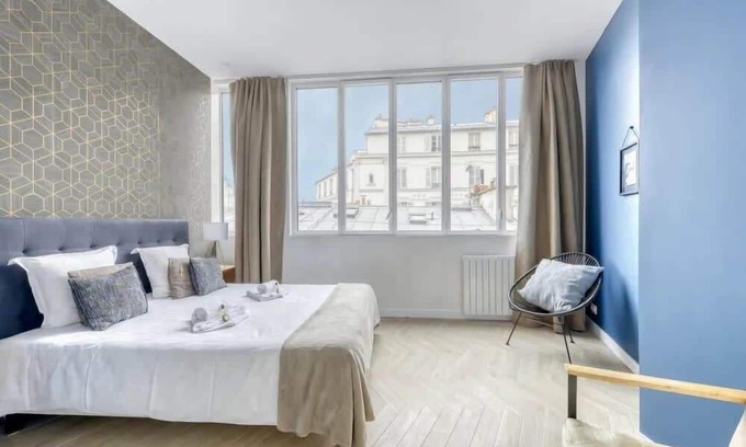 Montmartre Apartment | Sacré-Coeur Modern 4BD with sauna for 10 guests!