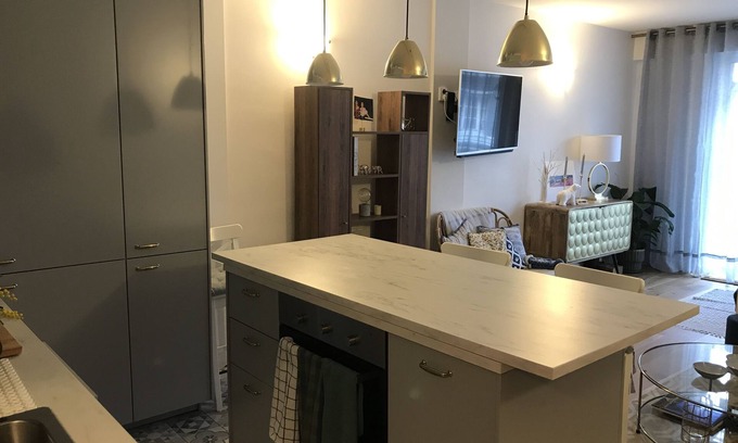 Porte-Dauphine Apartment | Small zen and cozy loft with well decorated terrace