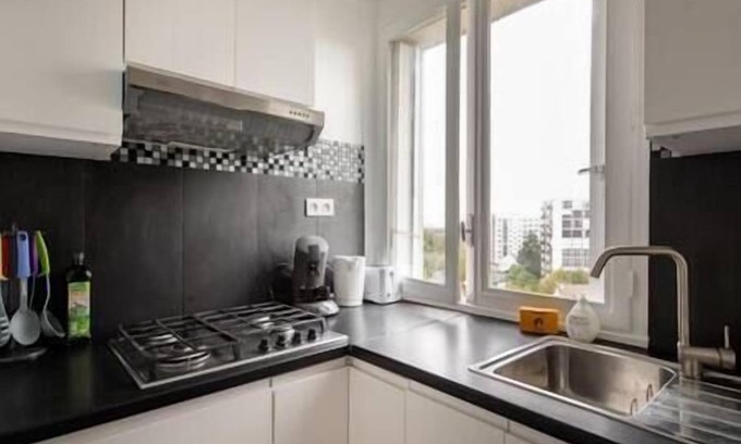 Chatillon Apartment | Spacious apartment just outside Paris