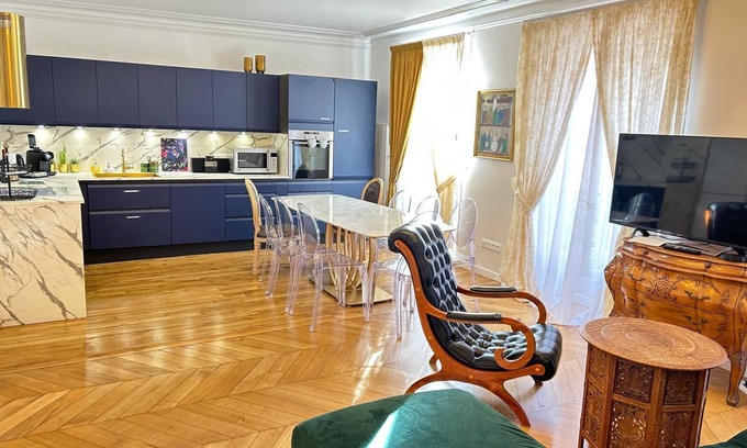 Saint-Thomas-d'Aquin Apartment | St Germain/Luxembourg garden,110sqm/1200sqf renovated! Ideal for families!
