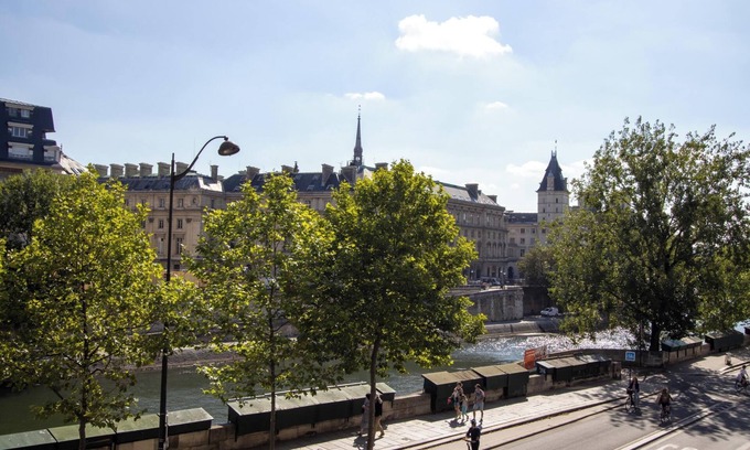 Saint-Germain-des-Pres Apartment | Studio Apartment With Seine View in Saint Germain