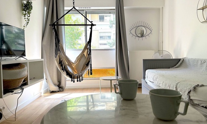 Quartier des Grandes-Carrieres Apartment | Studio des Cottages