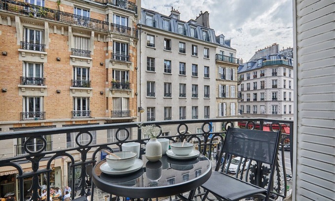 Quartier de la Porte-Saint-Denis Apartment | Sublime Apartment in the Heart of Paris