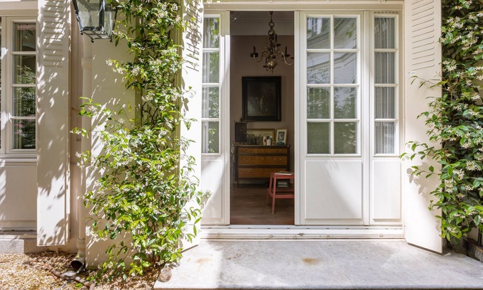 Porte-Dauphine House | The Arbour, by Veeve