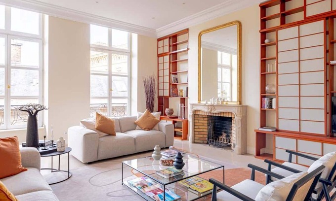 Quartier de la Monnaie Apartment | Timeless Elegance in Paris