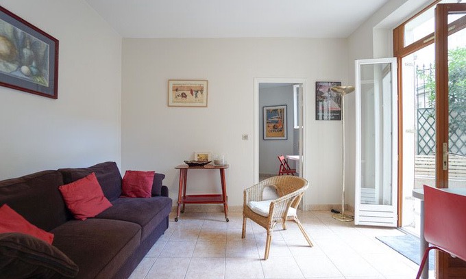 Quartier de la Salpetriere Apartment | Very calm apt with YARD in PLACE D'ITALIE
