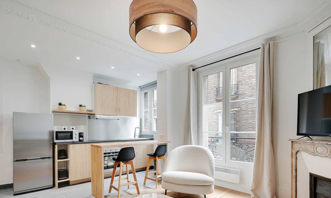 Batignolles Apartment | Very nice studio for 2 people / Batignolles - Nollet / Mobility lease
