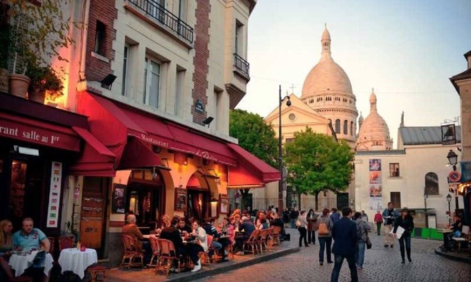Quartier des Grandes-Carrieres Apartment | VIEW ON THE SACRE CŒUR- MONTMARTRE, OVERLOOKING THE ROOFTOPS OF PARIS