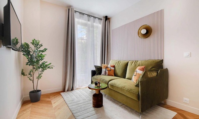 Quartier de Javel Apartment | Whole house near the Eiffel Tower
