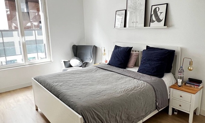 Batignolles Apartment | Zentrales Pariser Familienapartment mit Balkonen. Direkte Metro von Orly Airport