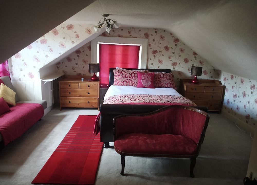 Busby Hotel | Busby Apartments