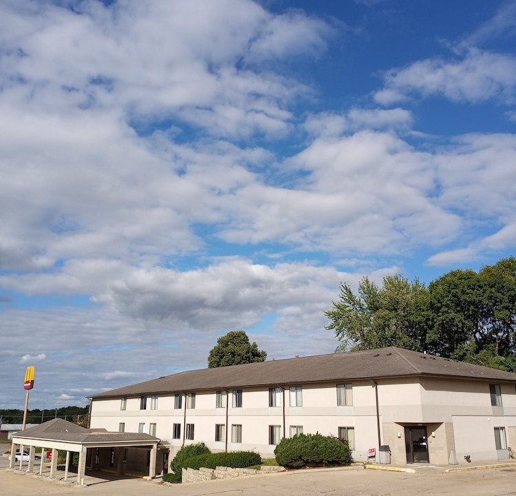 Maquoketa Hotel | Econo Lodge