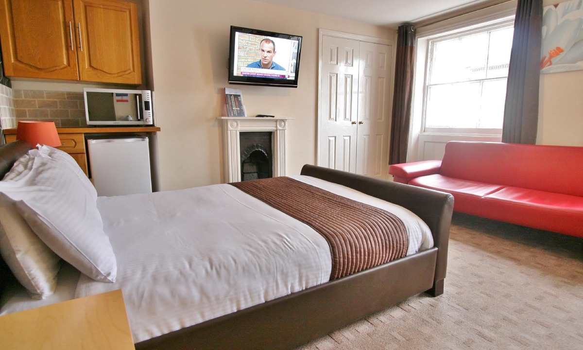 Cheltenham Hotel | Central Hotel Cheltenham by Roomsbooked