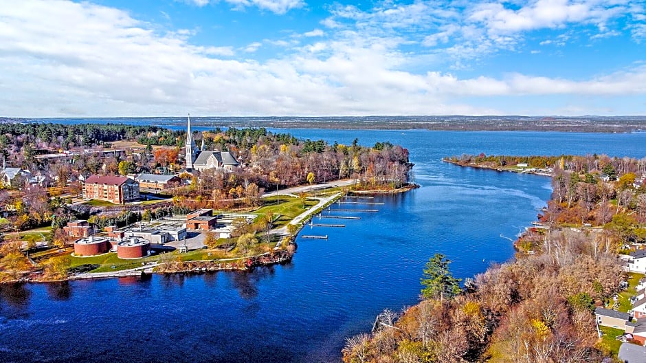 Arnprior Hotel | Quality Inn Arnprior