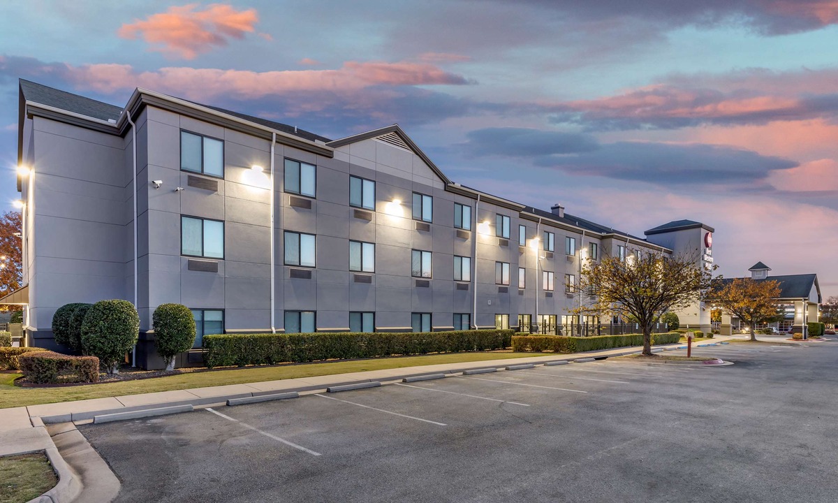 Bentonville Hotel | Best Western Plus Castlerock Inn & Suites