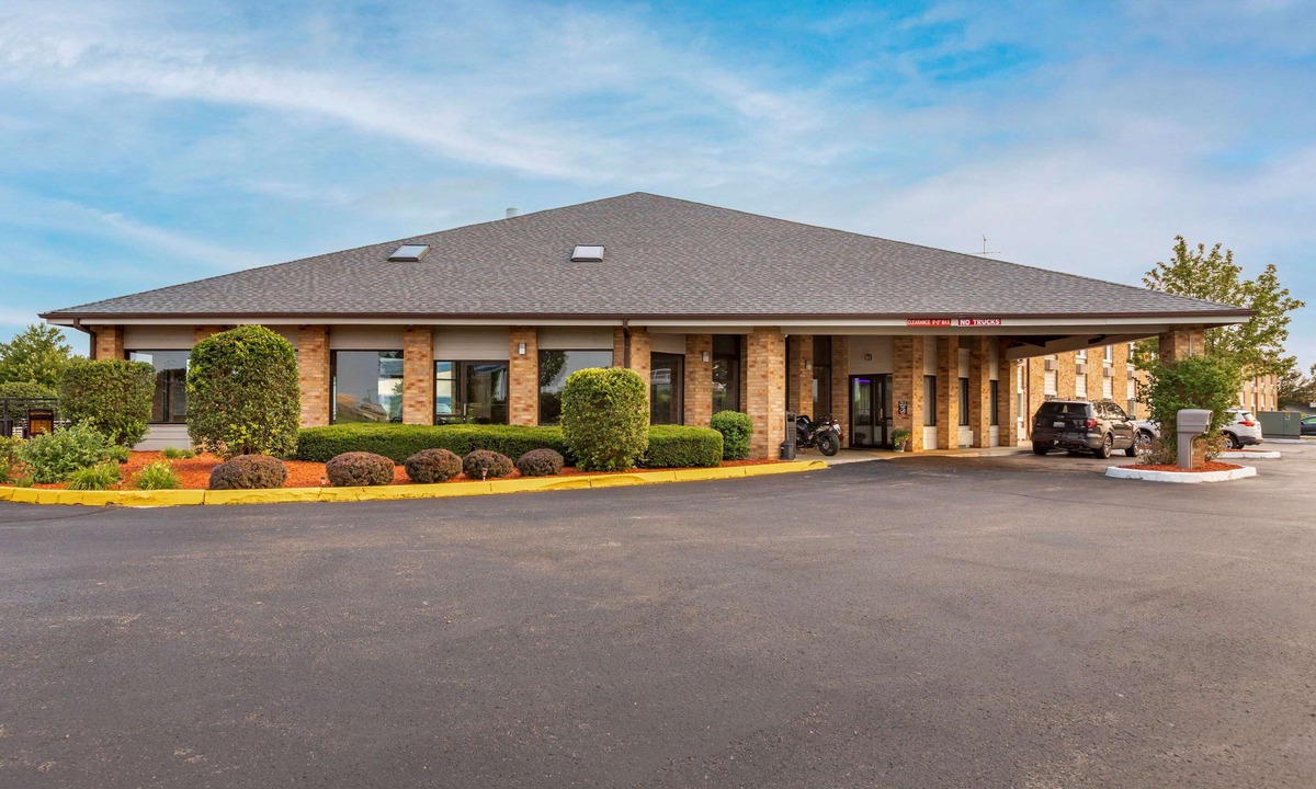 Coopersville Hotel | Rodeway Inn Coopersville