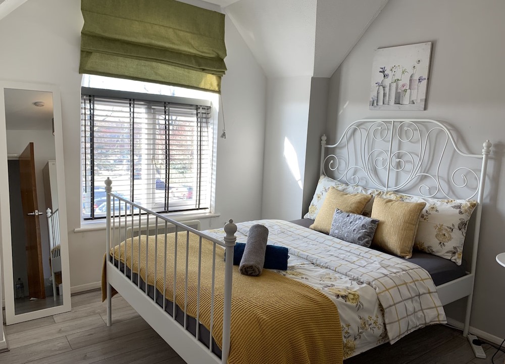 Kettering Hotel | Eskdaill Place Apartment