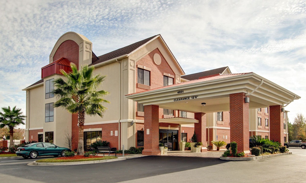 Richmond Hill Hotel | Holiday Inn Express Savannah South I-95 Richmond Hill, an Ihg Hotel
