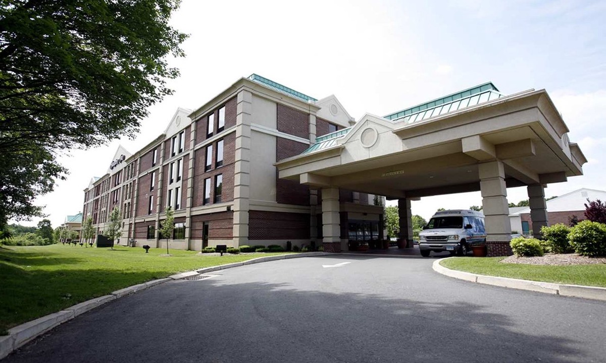 Windsor Hotel | Hampton Inn Hartford Airport
