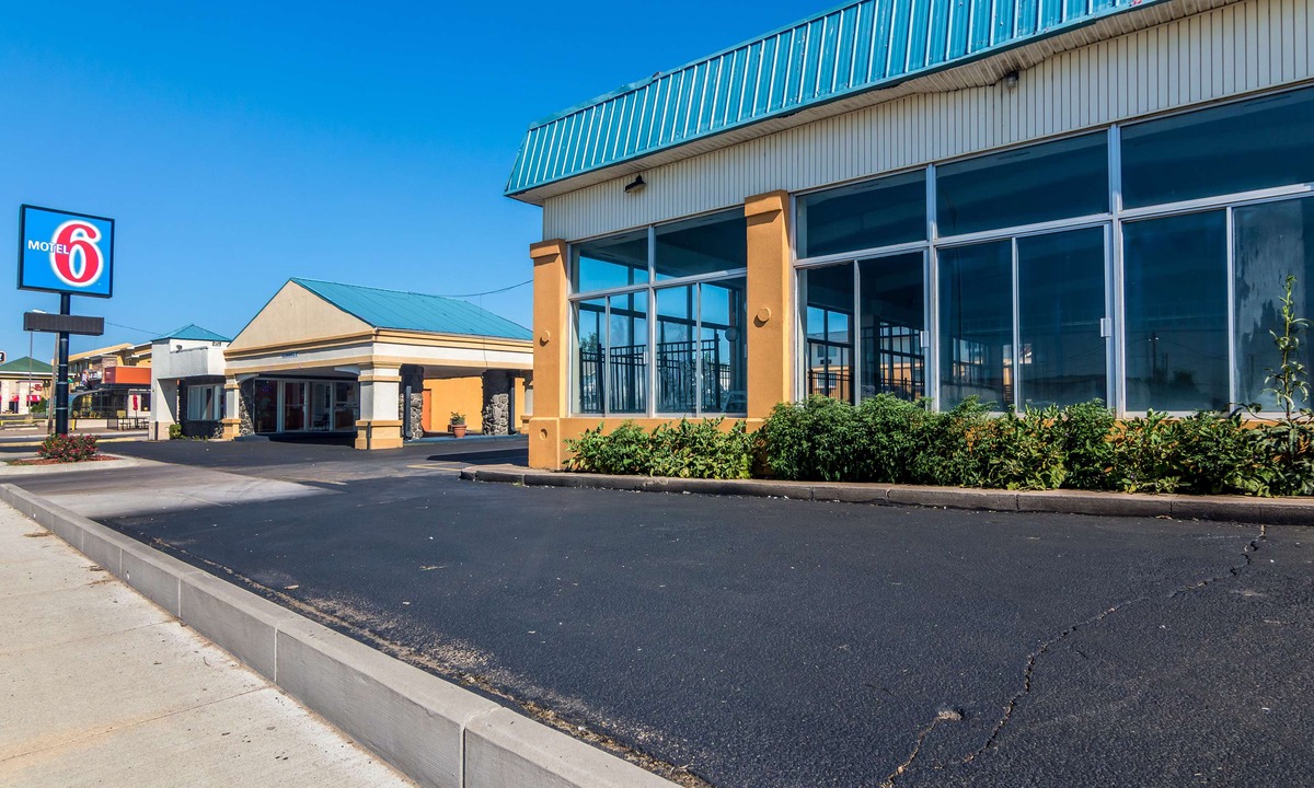 Dodge City Hotel | OYO Townhouse Dodge City KS