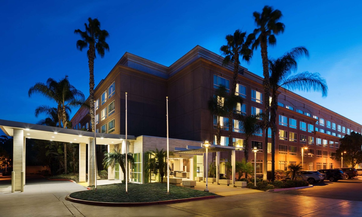 Carmel Valley Hotel | DoubleTree by Hilton San Diego - Del Mar