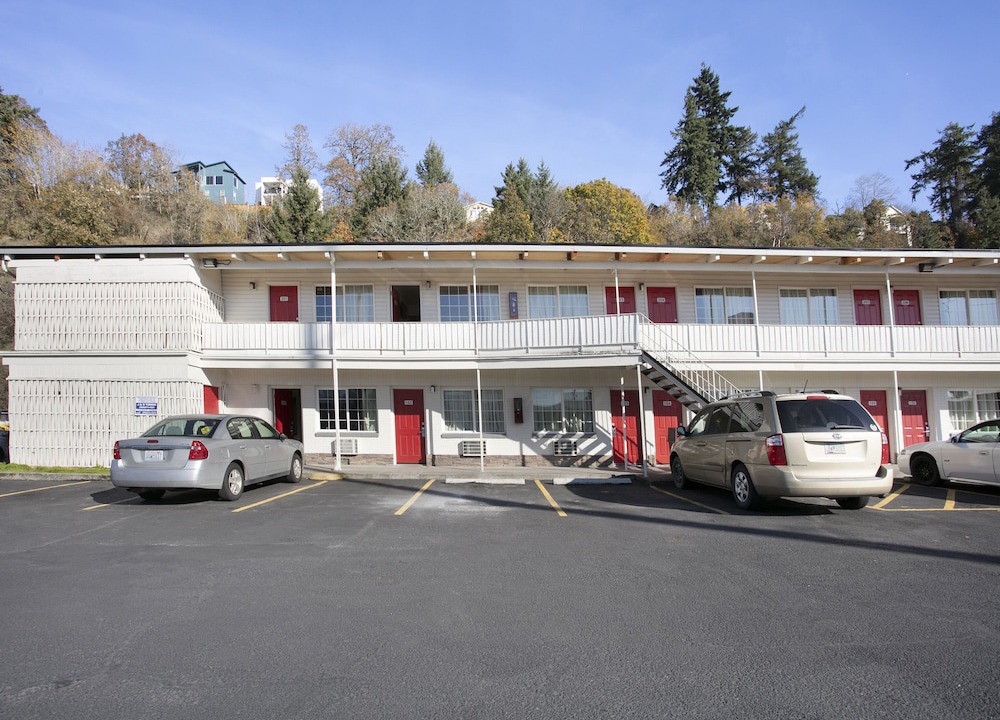 Carrolls Hotel | OYO Hotel Kalama